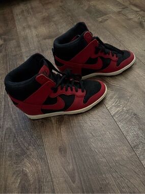 Nike High-Top Sneakers in Black and Red